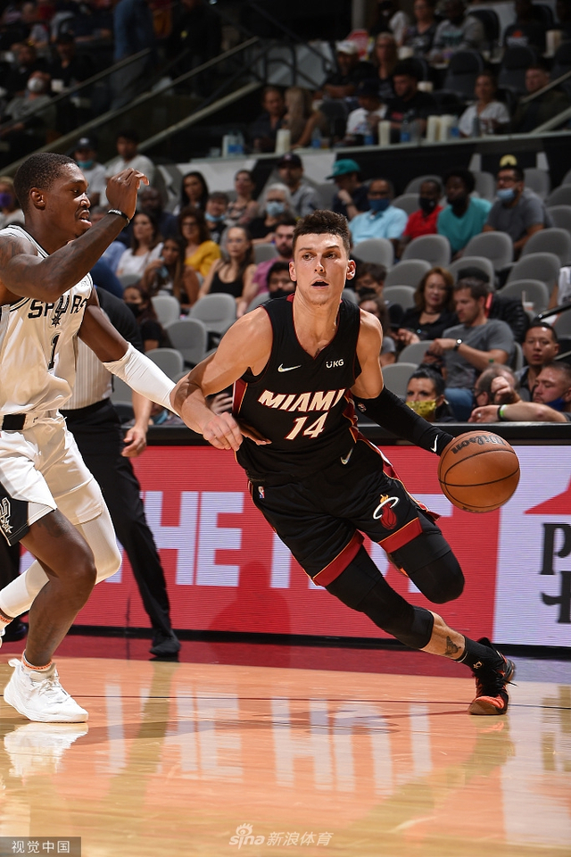 健身教练进 健身教练进